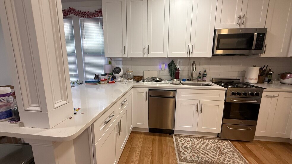 Building Photo - 199 Park Dr