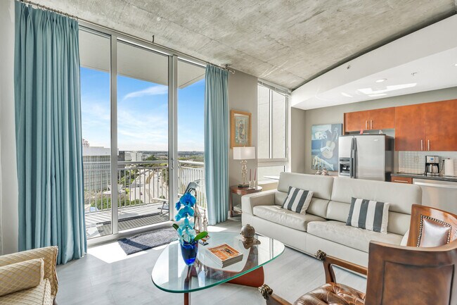 Building Photo - 300 S Australian Ave