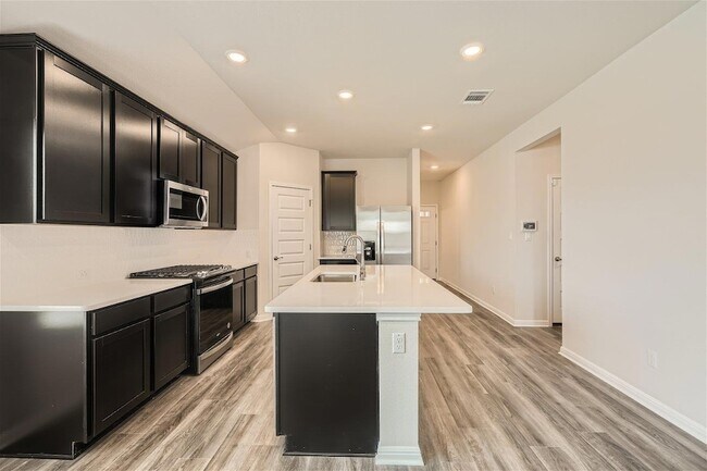 Building Photo - 360 El Capitan Lp