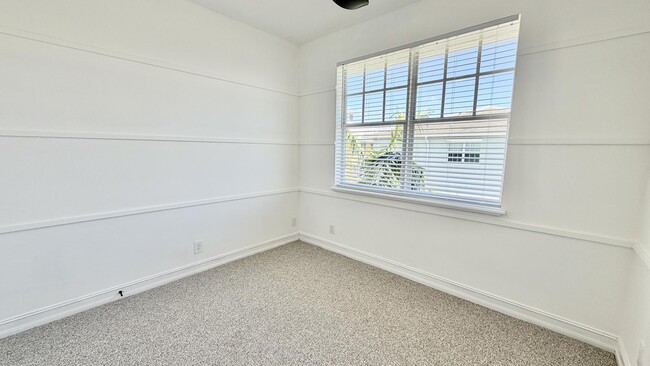 Building Photo - 810 3rd Ave N