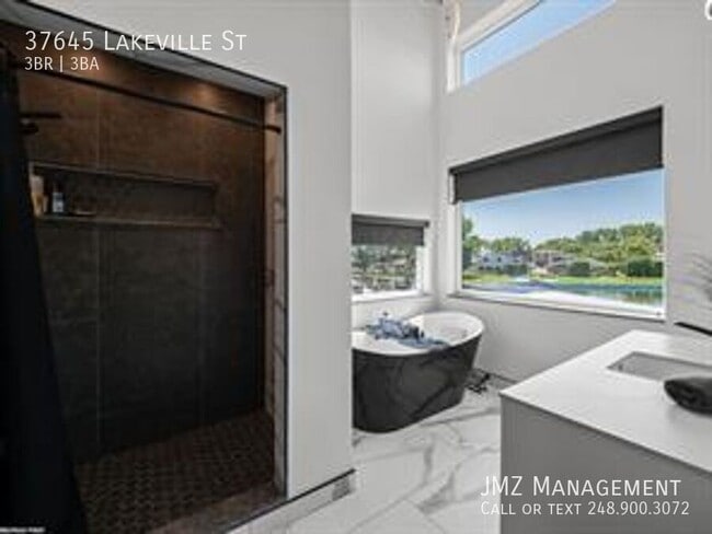 Building Photo - 37645 Lakeville St
