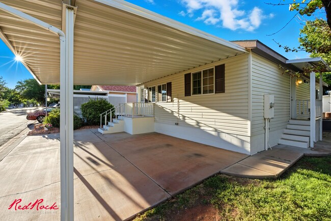 Building Photo - Single-Level 2 Bedroom Home in Washington 55+ Community!