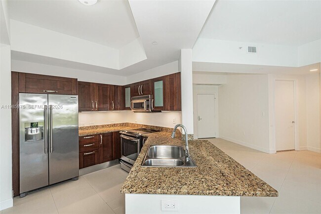 Building Photo - 20000 E Country Club Dr