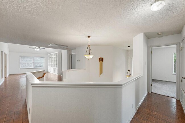 Building Photo - 3635 Flora Vista Loop