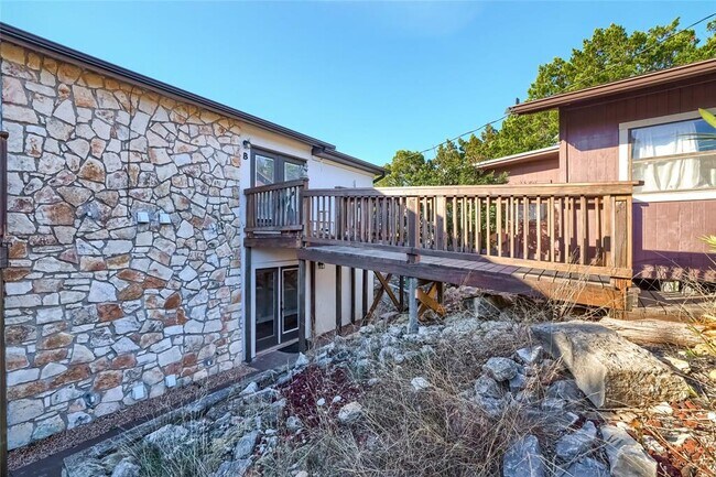 Building Photo - 5909 Lago Vista Way