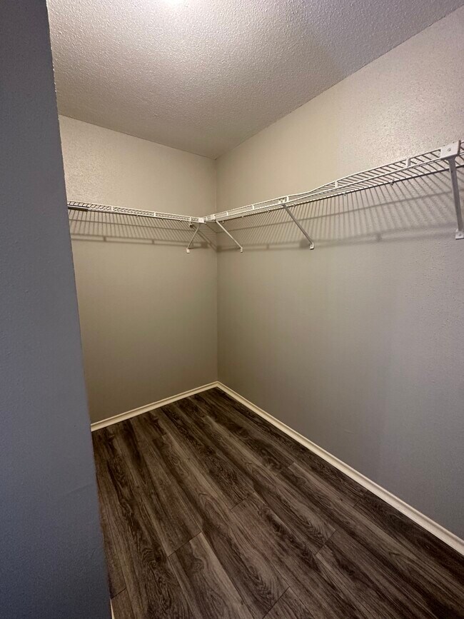 Building Photo - 14550 Fonmeadow Dr