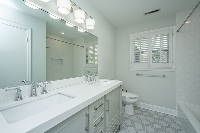 Building Photo - 1791 Dunbarton Dr