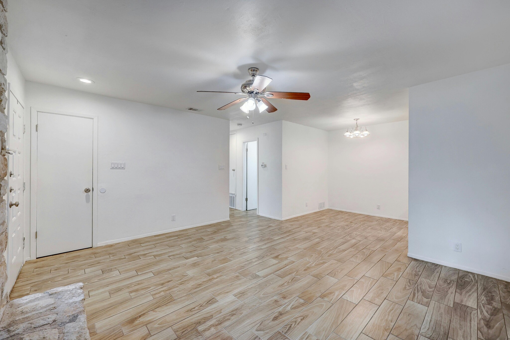 Building Photo - 703 Country Aire Dr