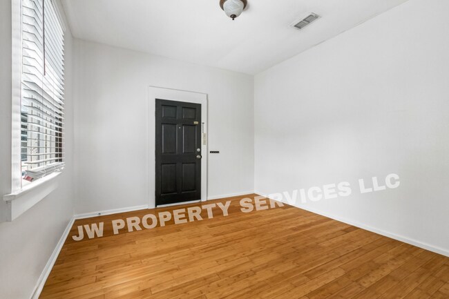 Building Photo - 1611 Hesiod St