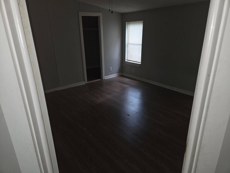 Building Photo - 15505 Parret Ln