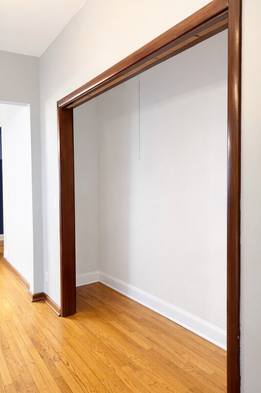 Building Photo - 2302 W Sunnyside Ave