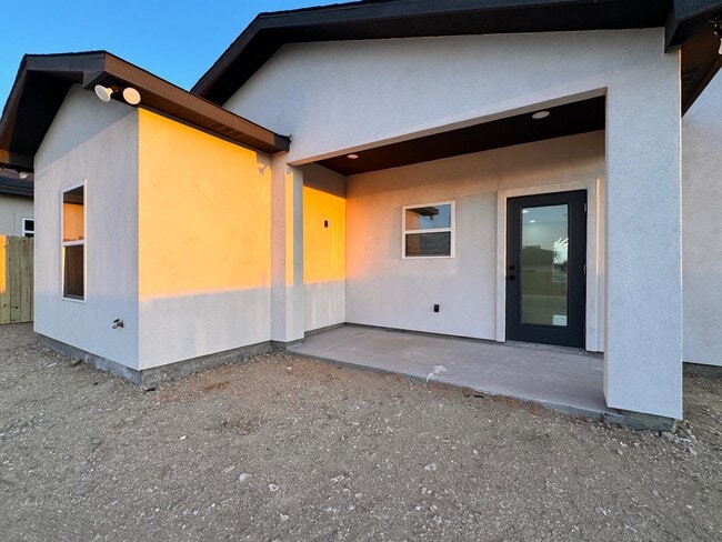Building Photo - 6702 El Bosal Ln