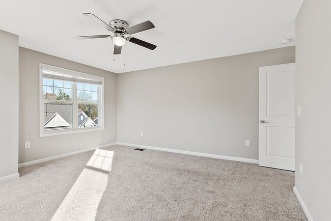 Building Photo - Great corner lot in Austin Creek with Fenced in Yard!