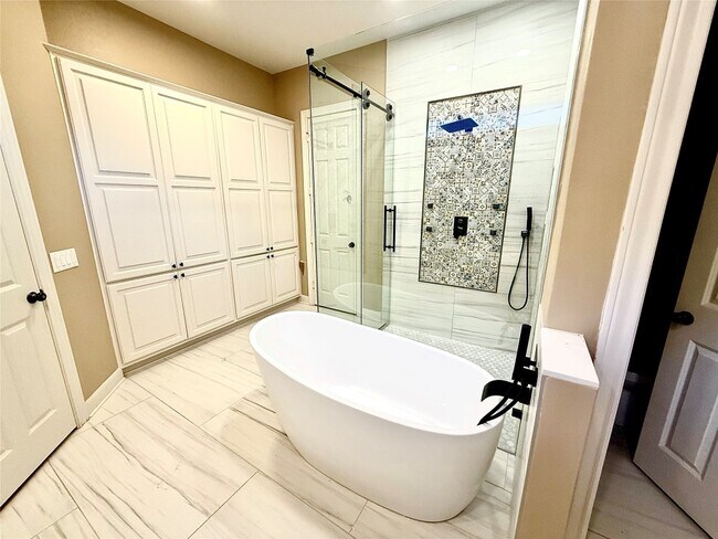 Building Photo - 11826 Legend Manor Dr