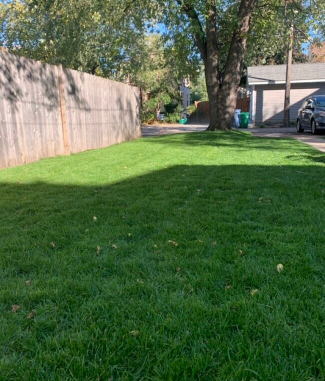 Building Photo - 3323 Bryant Ave S