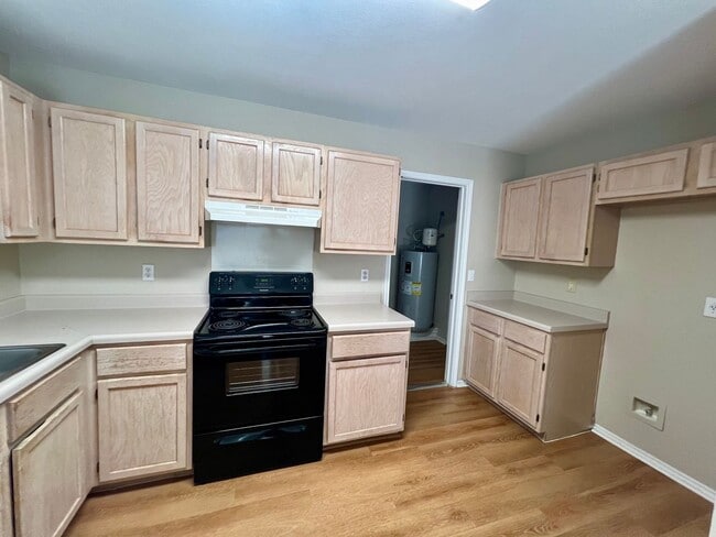 Building Photo - *COMING SOON* Pet-Friendly 3BD/2.5BA with Bonus Loft, Deck & Garden Tub – Near Tezel Rd!