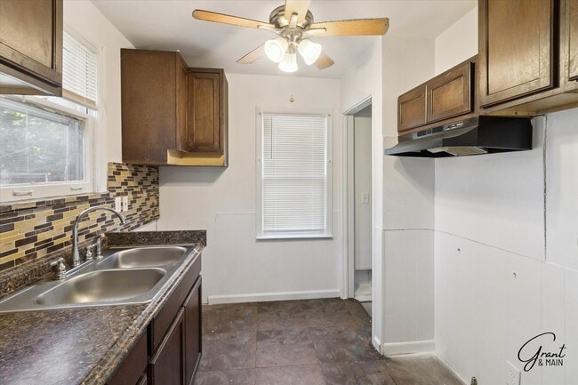 Building Photo - 3 bedroom ranch $1100