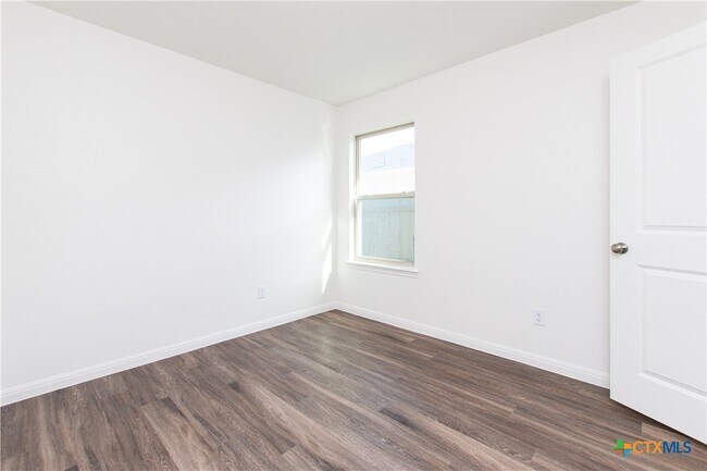 Building Photo - 5815 Betty Lou Dr