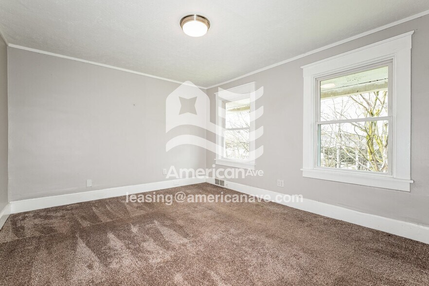 Building Photo - 1126 Main St