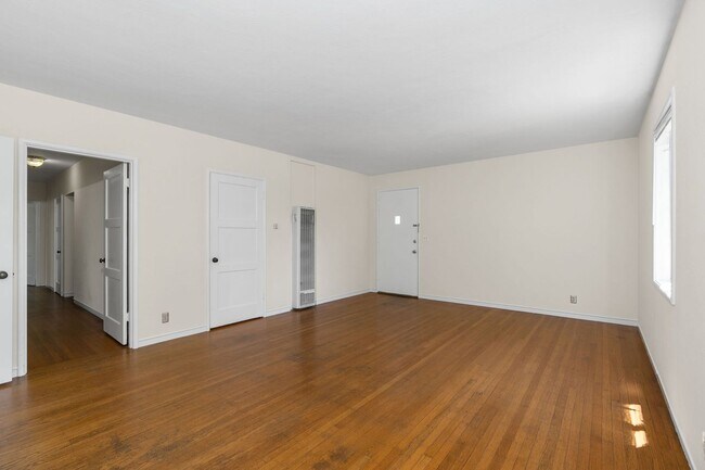 Building Photo - 728-734 Seminary St
