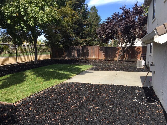 Building Photo - WONDERFUL 4 BEDROOM HOME IN GREAT BRENTWOOD NEIGHBORHOOD!