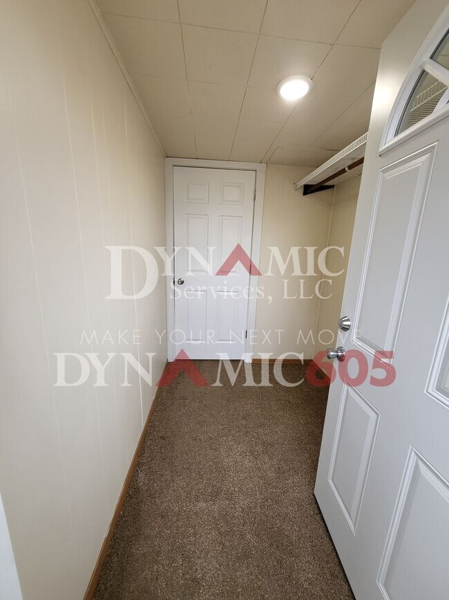 Building Photo - 3BR/1BA Single Family House For Rent
