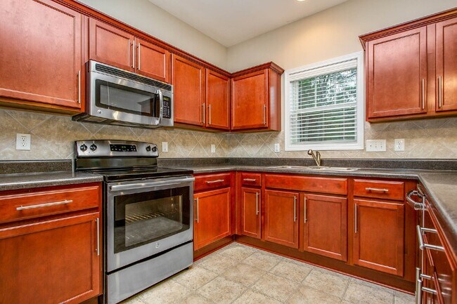 Building Photo - 3 Bedroom 2 Bathroom Nest in Raeford