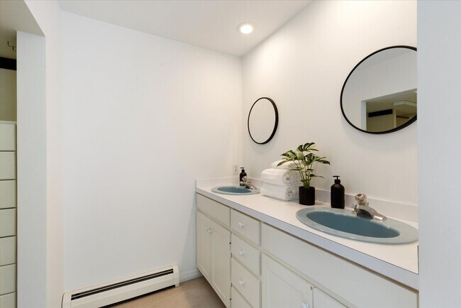 Building Photo - Open Concept Historic Home in Downtown Boz...