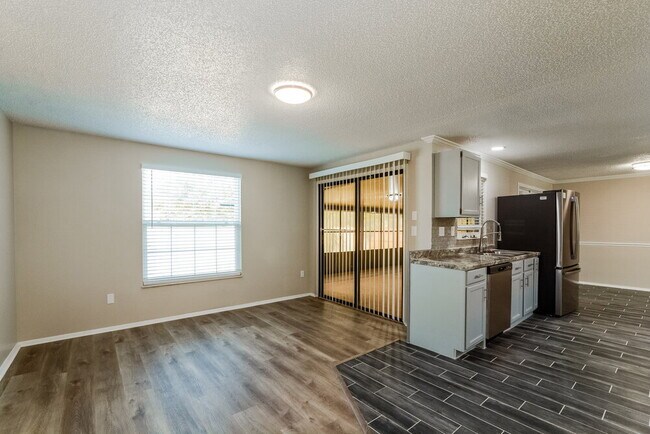 Building Photo - 5576 Garden Grove Cir