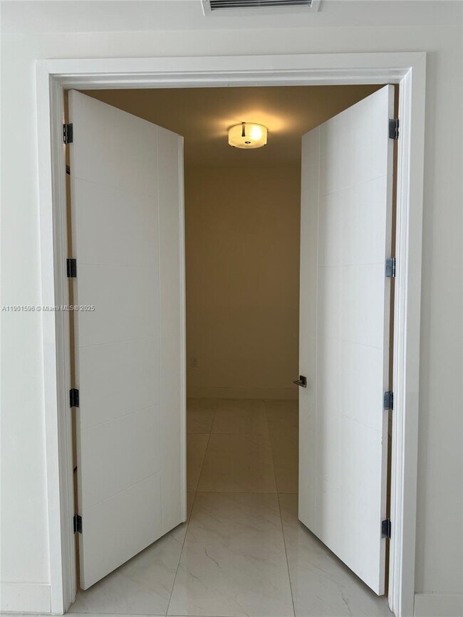 Building Photo - 301 Altara Ave