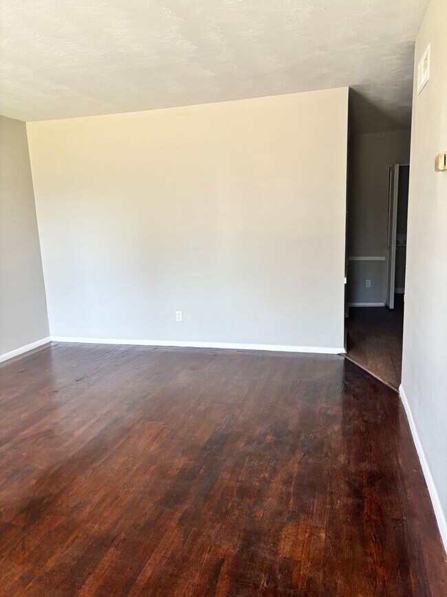 Building Photo - McCrory