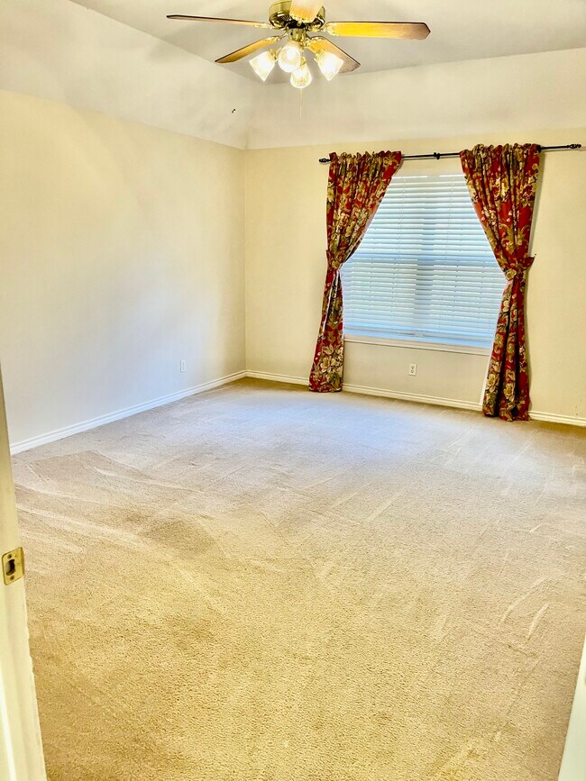 Building Photo - 26 Wellington Dr