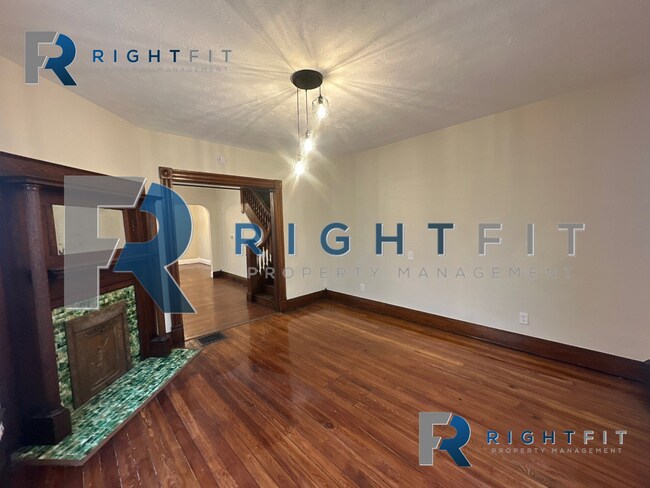 Building Photo - Victorian Charm in the Historic District