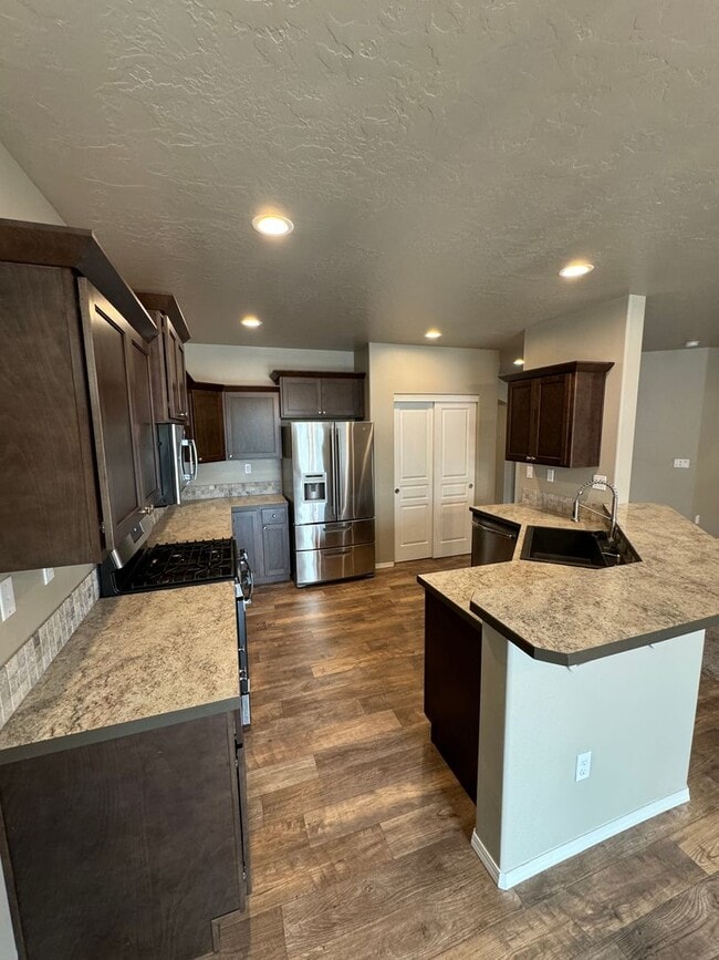 Building Photo - Charming 3-bedroom, 2-bathroom home locate...