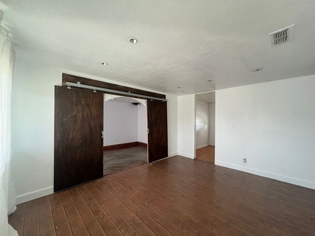 Building Photo - 1736 N Penasco Dr
