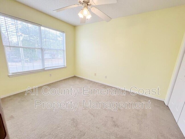 Building Photo - 34 Harbeson Ave NE