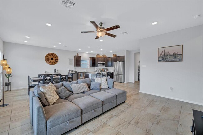 Building Photo - 717 Friar Tuck Dr
