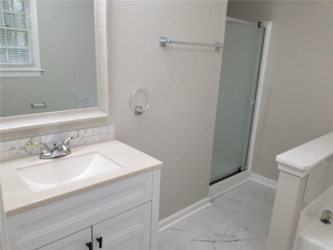 Building Photo - 4006 Evelyn Dr