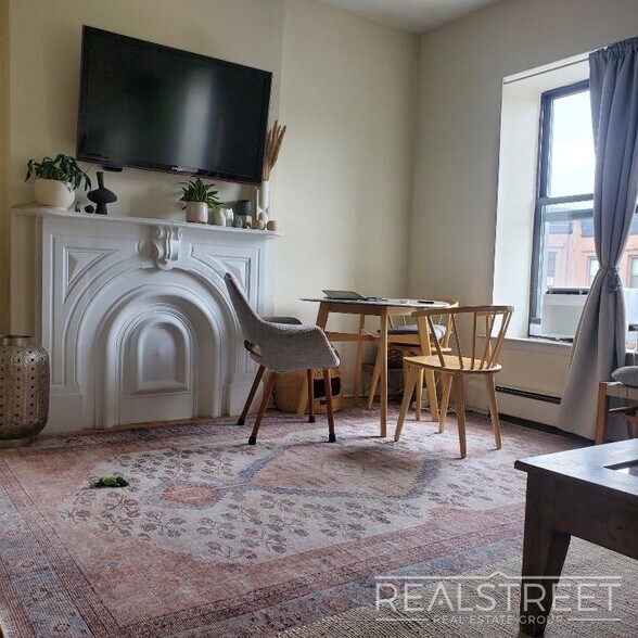 Building Photo - Charming 2BR with loads of sunlight in North Park Slope