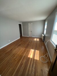 Building Photo - 62 Hughes St