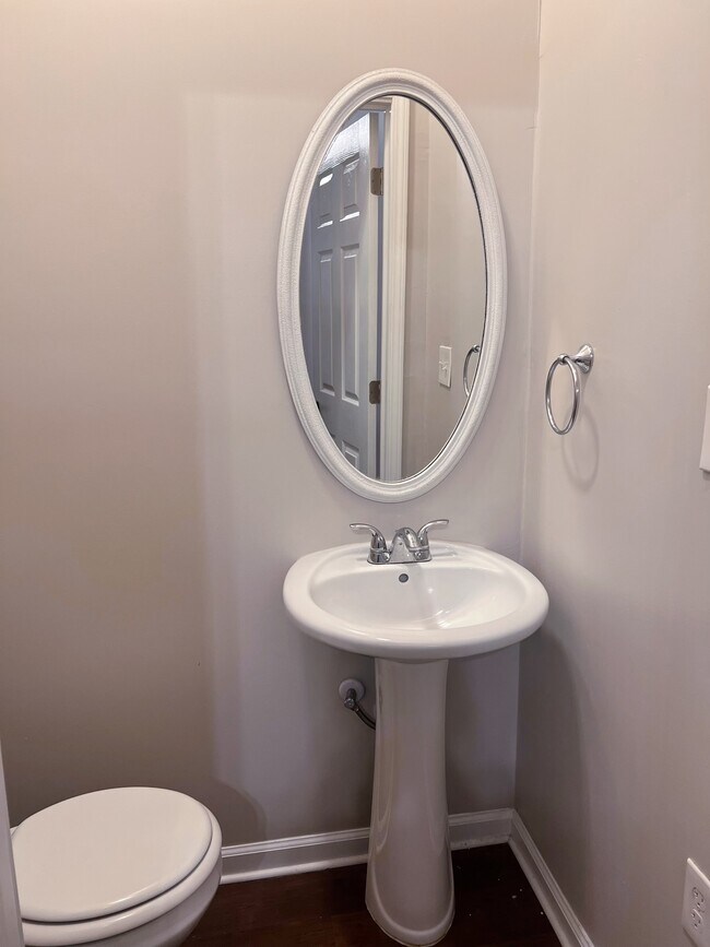 Building Photo - 1333 Saint Johns Ln