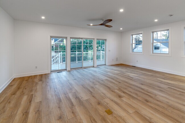 Building Photo - 17 Wilson St