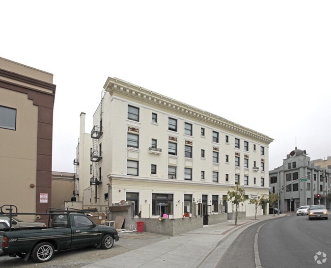 Building Photo - Wall Street Inn