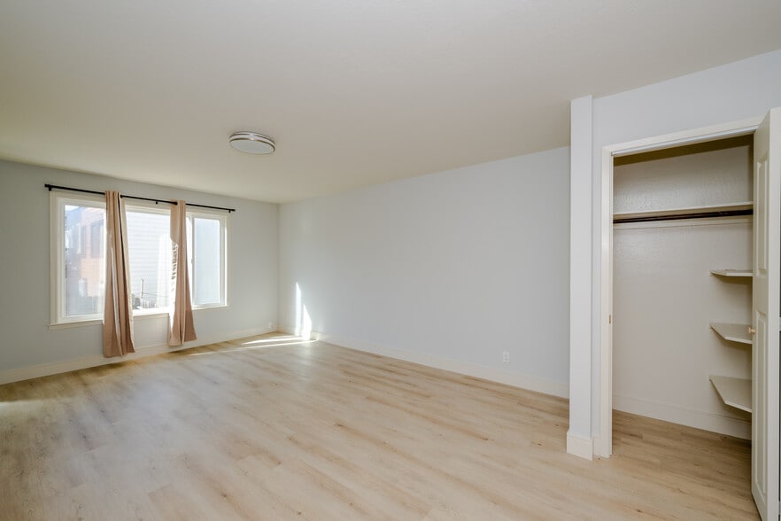 Building Photo - 185 Sickles Ave