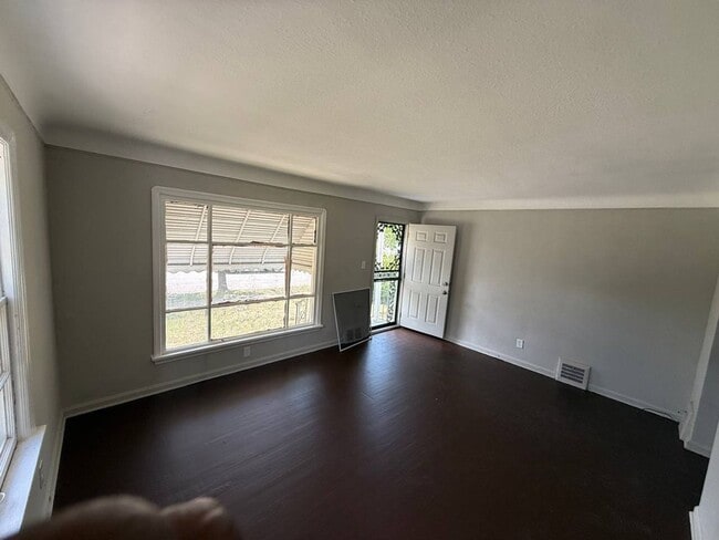 Building Photo - 16015 S Lotus Dr