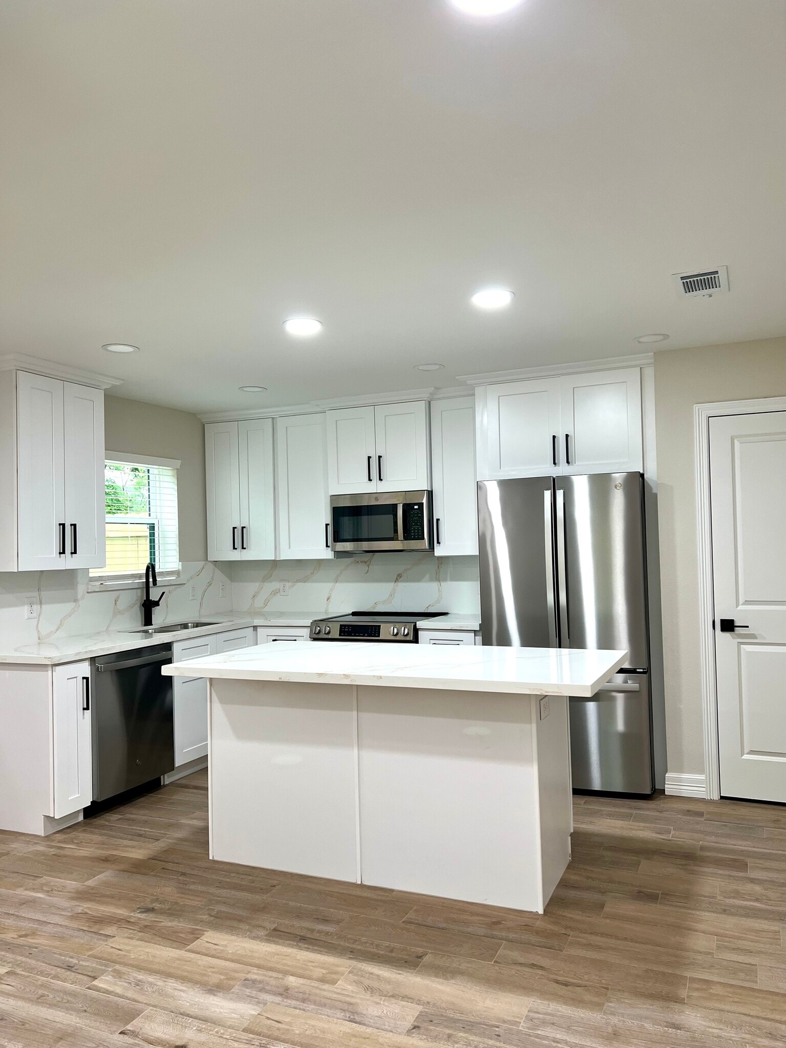 Building Photo - 545 S 28th St