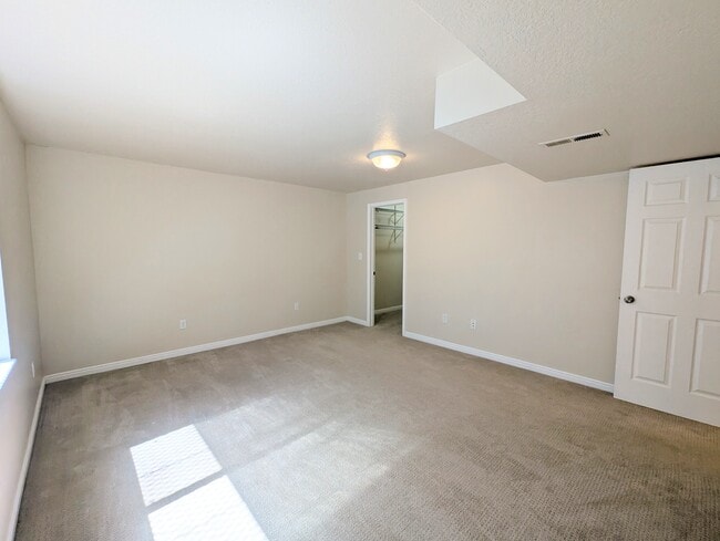 Building Photo - 3373 Canyon Meadow Dr