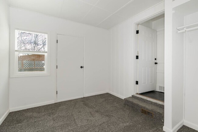 Building Photo - Charming 4-Bedroom Home in Kansas City, MO...