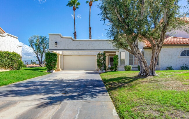 Building Photo - 709 Vista Lago Cir N