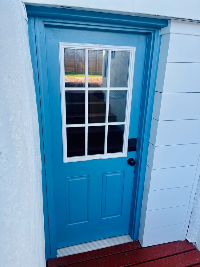 Building Photo - 7816 E Victory Rd